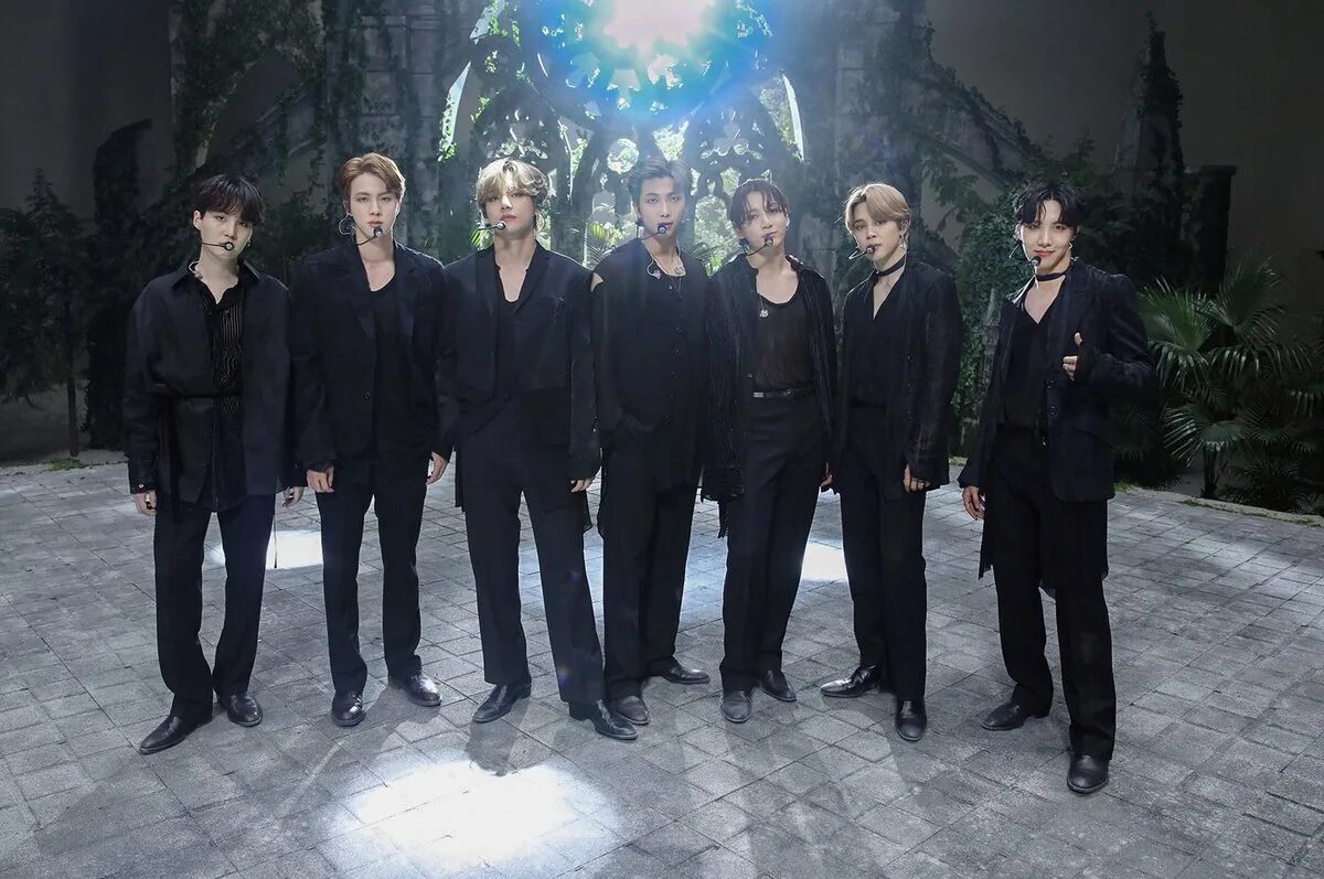 Бтс блэк свон. Тэхен блэк свон. Bts фотосессия 2020 black swan. Блэк свэн бтс. Блэк свэн бтс.