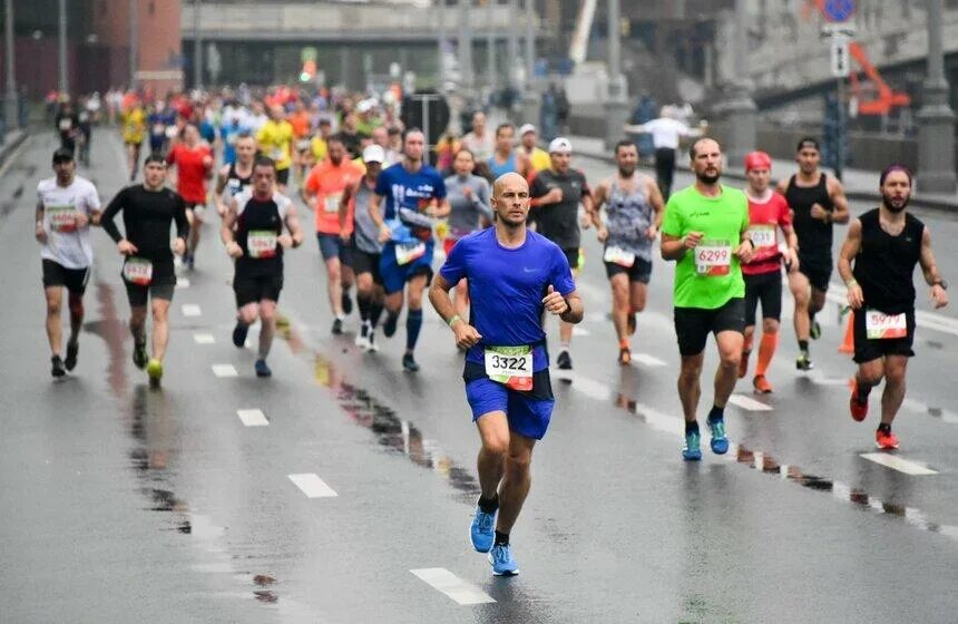 14 15 апреля москва. Marathon 2021. Полумарафон Лужники 2022. Полумарафон Москва май 2022. Лужники полумарафон 2022 Москва.