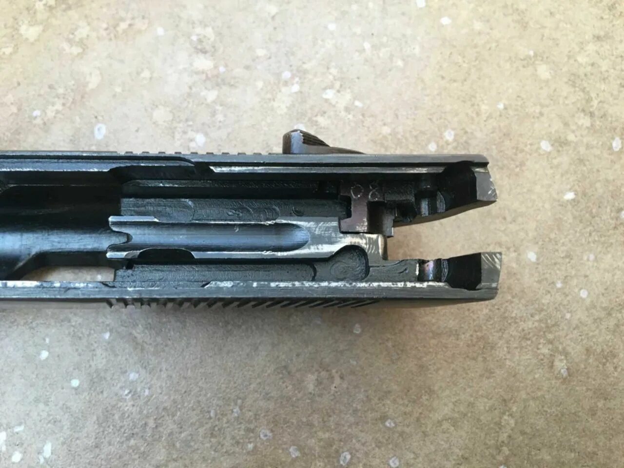 Газовый затвор. 22lr. Чашечка затвора пм. Пазы для направления движения затвора пм. Передняя вставка ак.