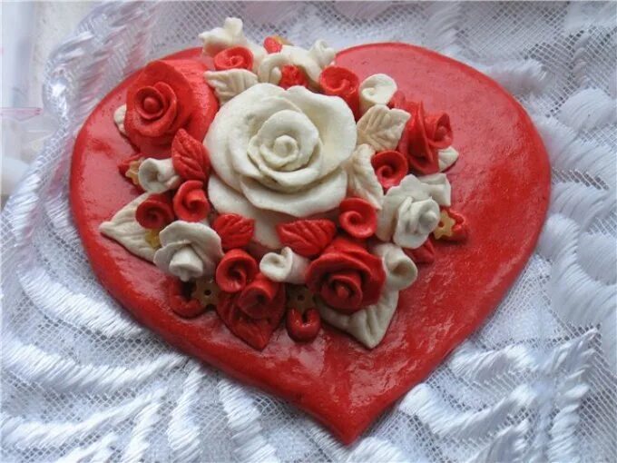 Поделак маме из соленого теста. Подарок маме из соленого теста. Лепка из соленого теста сердечко старшая группа. Поделки из соленого теста. Подарок маме из соленого теста.