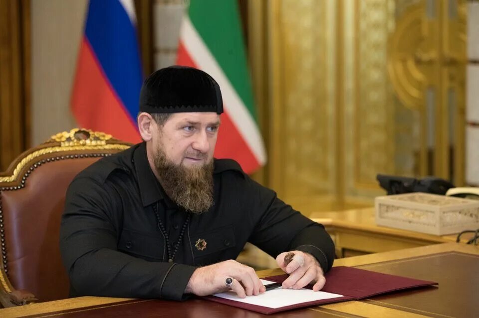 Делимханов шарип султанович генерал майор. Фонд ахмата кадырова логотип. Семья президента чеченской республики рамзана кадырова. Алибек султанович делимханов. Фонд имени кадырова.