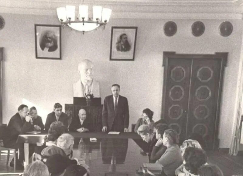 Читальный зал мпгу. Петербургский университет 19 век. Лоренц эррен германский исторический институт. Советская ассоциация политических государствоведческих наук. Императорский московский университет 1900.