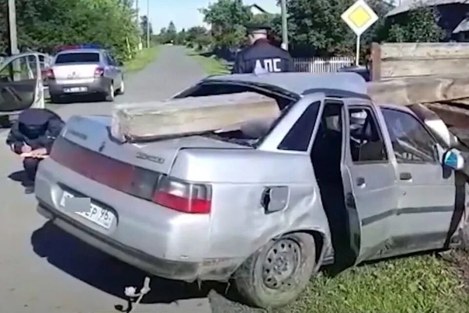 Пробило бревном