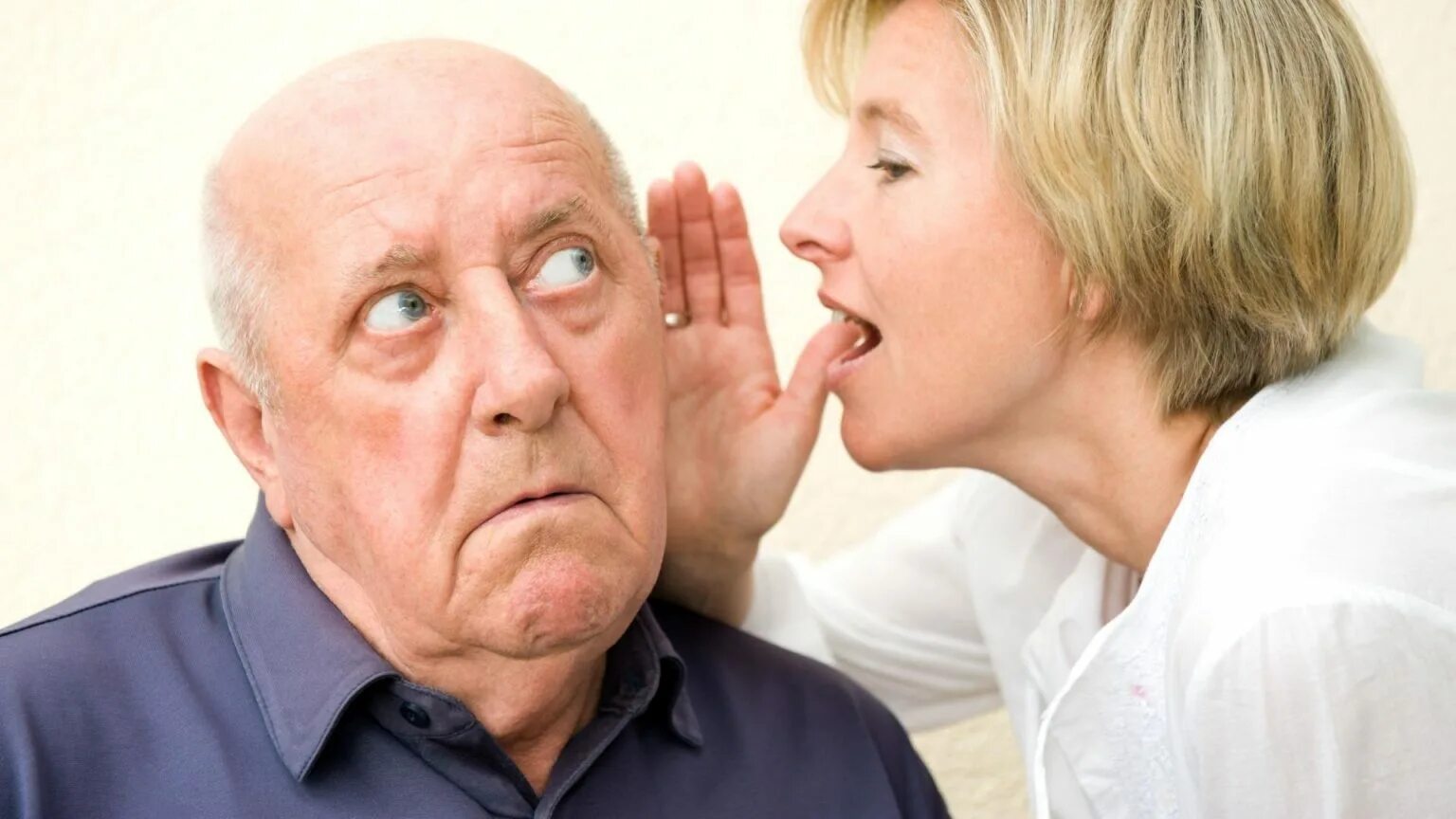 Пациенты с нарушением слуха. Эмоции пожилых. Снижение слуха. Нарушение слуха у пожилых людей.