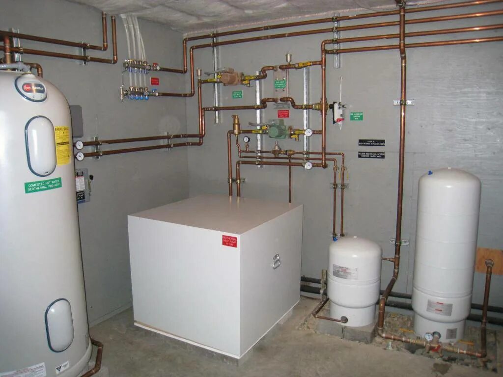 Газовый котел для отопления частного дома 100м2. Отопление в частном доме. Отопление в частном доме. Сколько кубов газа нужно для отопления дома 150 кв м. Теплогенераторная в частном доме.