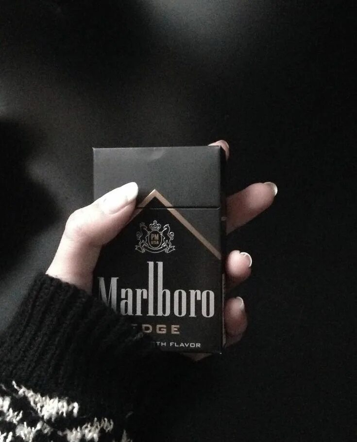 Сигареты мальборо медиум. Мальборо сигареты блэк премиум. Marlboro черные. Мальборо премиум блэк. Мальборо сигареты блэк премиум.