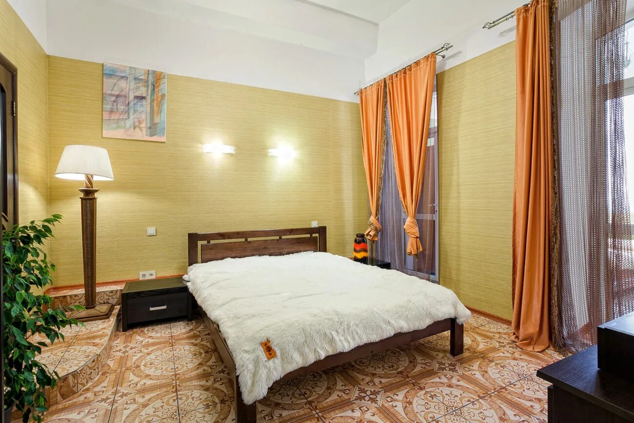 ялта жилье. 8 ялта. снять квартиру 2 в ялте. ялта таврическая 6. снять квартиру 2 в ялте.