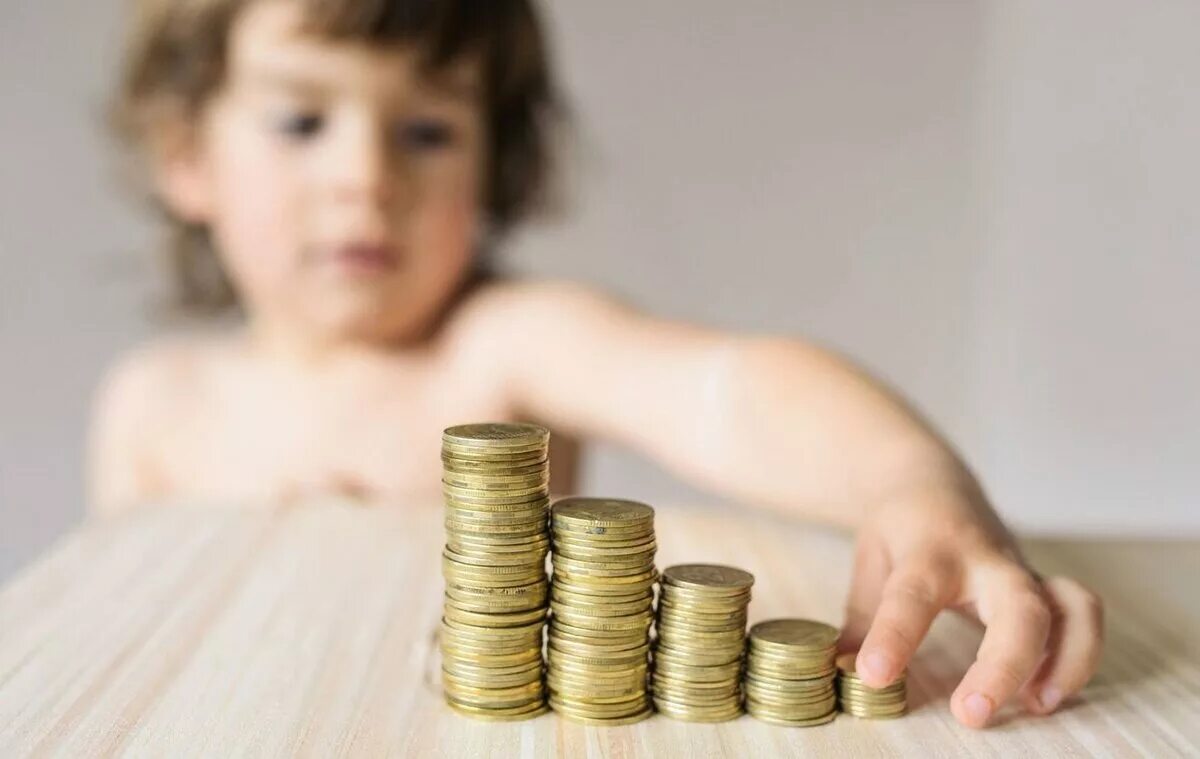 Оформить денежную выплату на ребенка. Пособия на детей. Пособие на дете. Дети и деньги. Картинки пособия на детей.