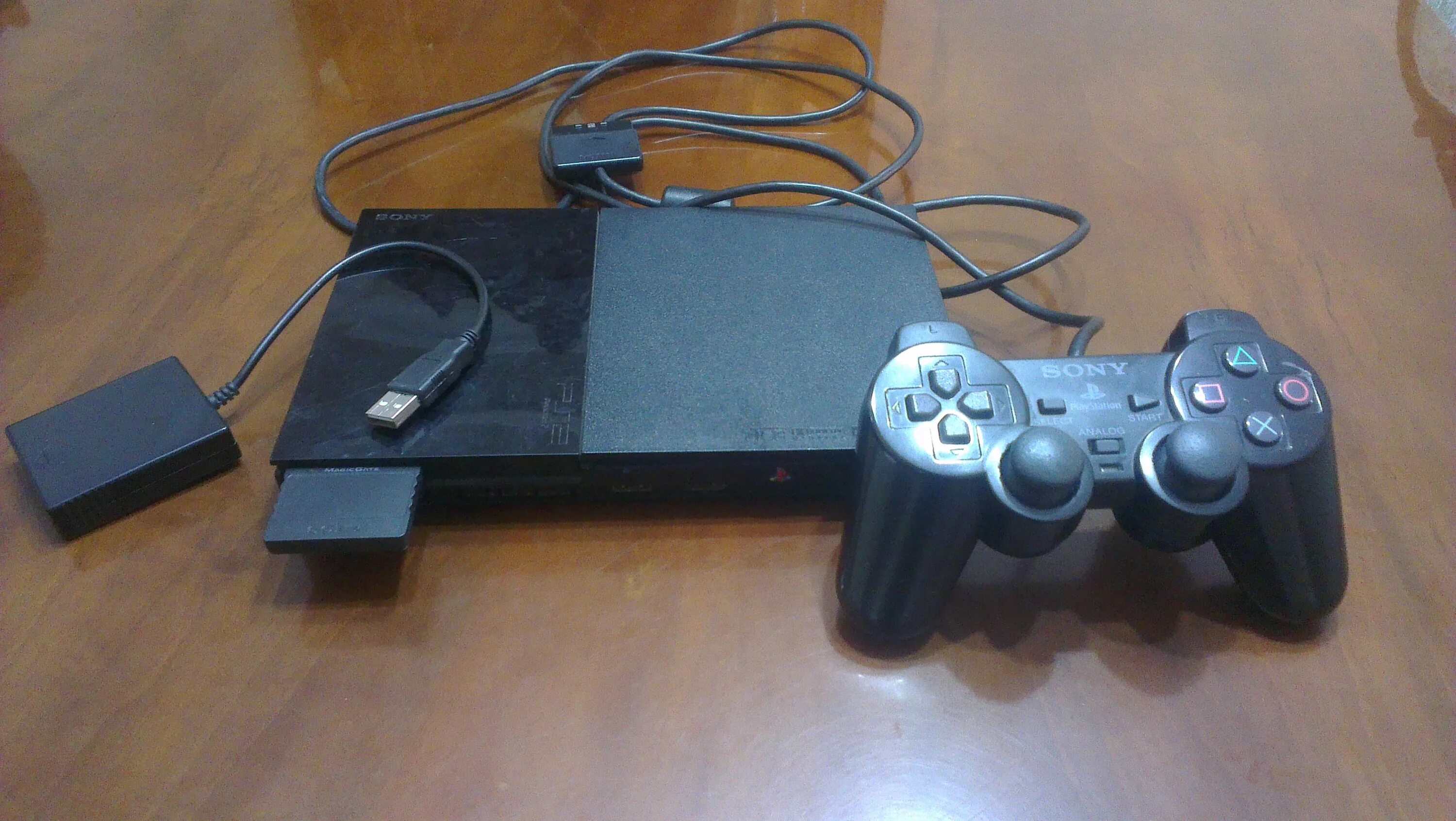 Sony 2 игровая приставка. Sony PLAYSTATION 2. Ps2 приставка. Сони плайстатион 2. Sony ps2 открытая.