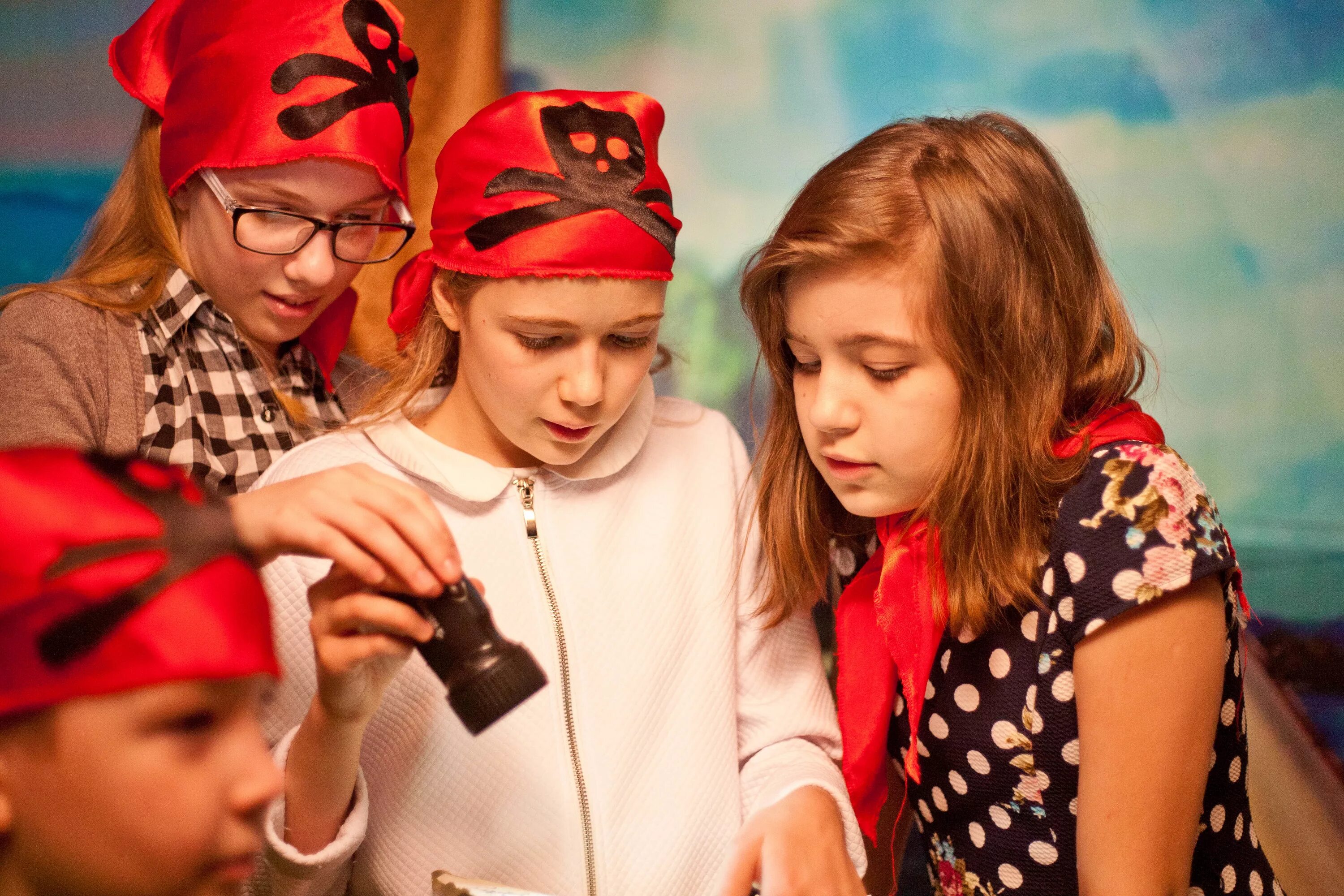 тематический квест для детей. квесты для детей и родителей. интересные детские квесты. квест комнаты для детей. веселые квесты.