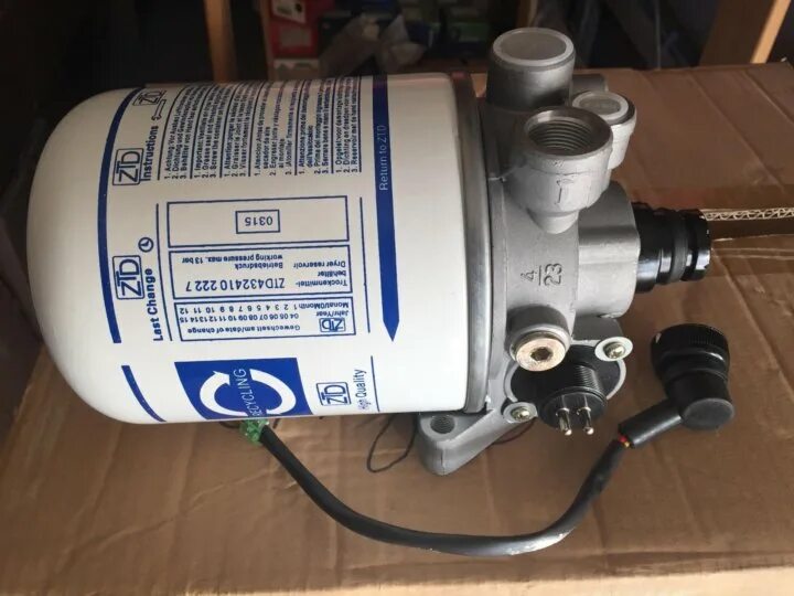 Осушитель воздуха wabco 4324101027. Осушитель wabco 4324101027. Осушитель с рвд в сборе 4324101027. Осушитель камаз с рдв 4324101027. Корпус осушителя 4324101027 (камаз).