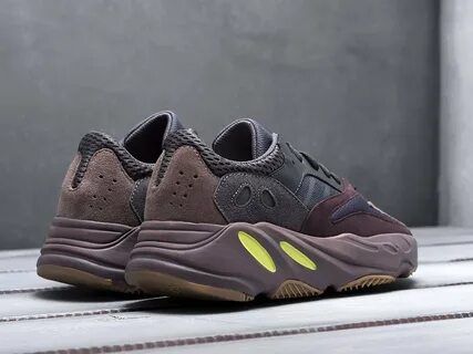 Yeezy boost 700