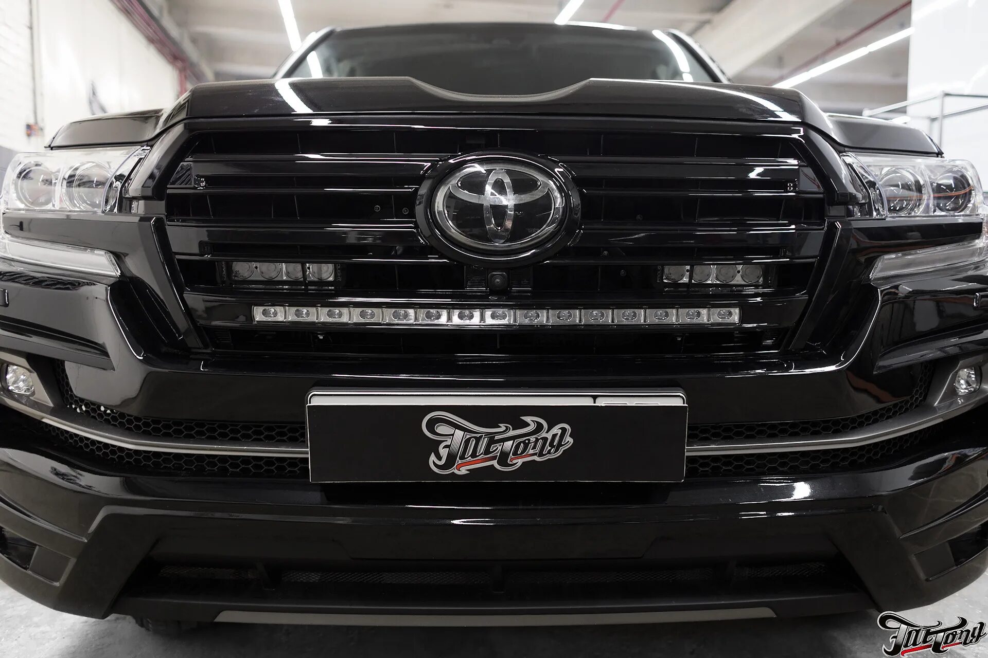 Решетка тойота ленд крузер. Land cruiser 200 решетка black onyx. toyota land cruiser 200 2016 оптика. решетка land cruiser 200 lounge черная. land cruiser 200 mansory.