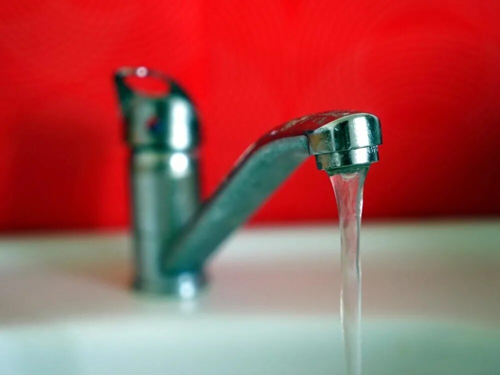 Гвс запущено. Вода из крана. Отключение горячего водоснабжения картинки. Гвс запущено. Отключение гвс.