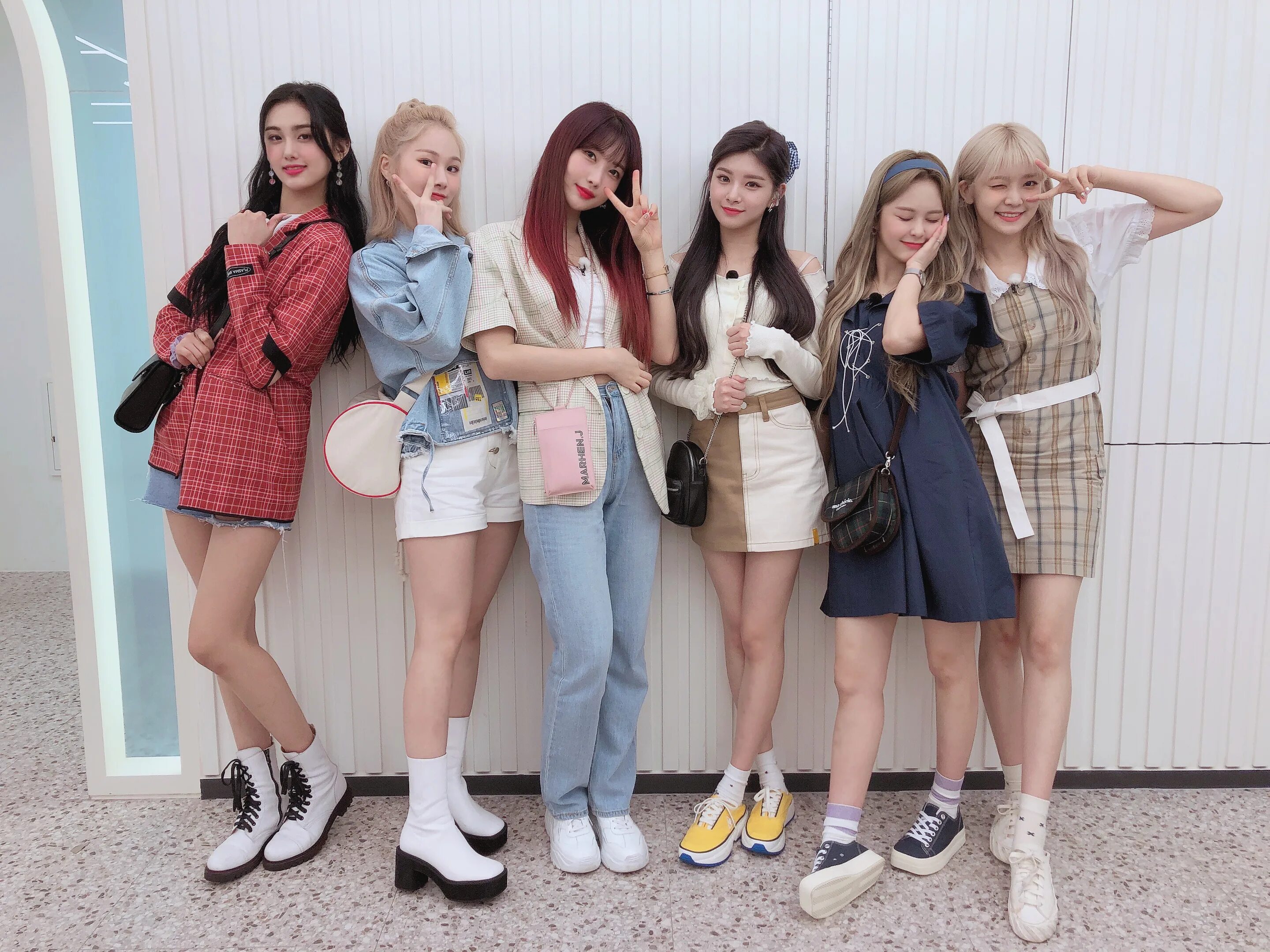 Эверглоу участницы. Группа everglow участницы. Группа everglow участницы. Glow ever. Glow ever.