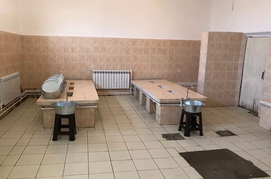 Баня 1 кострома. Баня советская здание. Общественная баня гармония в челябинске. Беловежская 10 новосибирск. Общественная баня город клин.