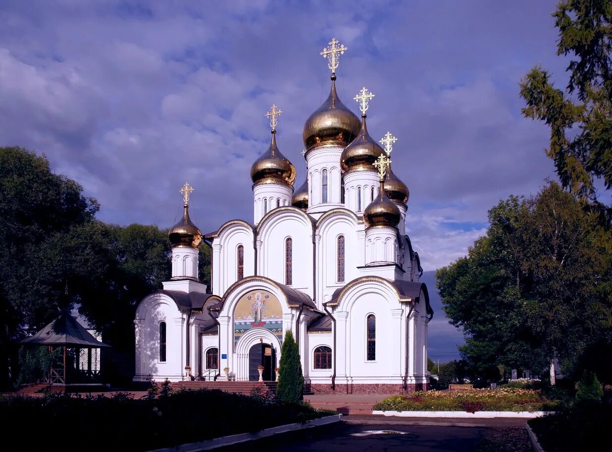 Город переславль залесский. Переяслав Залесский достопримечательности. Никольский монастырь Переславль-Залесский святыня. Никольского Переславль-Залесский достопримечательности города. Топ достопримечательности Переславль Залесский.