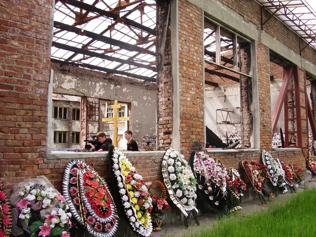 Теракт в школе беслана в каком году. Мемориальная школа Беслан.