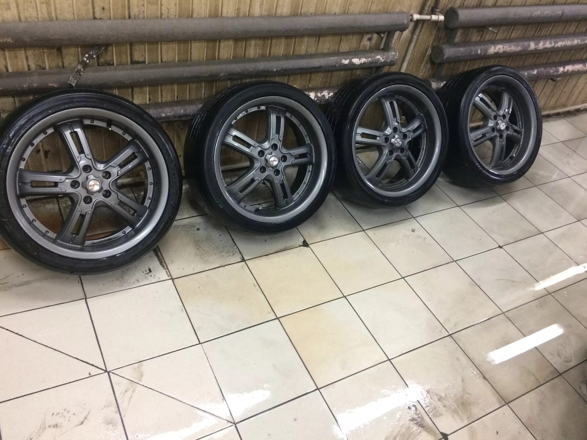 Диски 225 40. 225/40 r18 7.5j. r18 7j 225 40 r18. r18 7.5j резина 225/40. диски forsage r18.