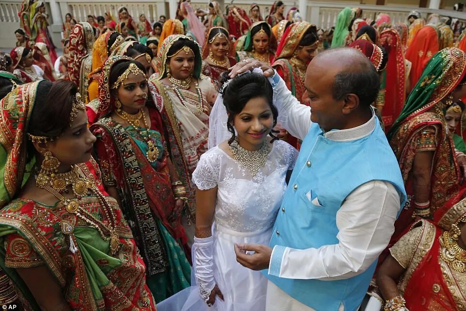 Свадьба хиндустанцев. Свадьба в Индии. Невеста в Индии. Свадебный обряд в Индии.