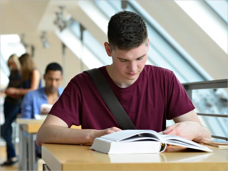 Мужчина с биноклем. Service tablet. Девушка с лупой. Сбор мокроты. Сдаем батарейки на переработку.