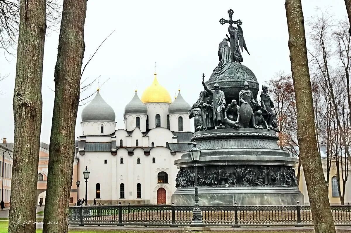 Памятники россии 15 века. Монумент тысячелетие России в Великом Новгороде. Великий Новгород. «Тысячелетие Руси».. Памятник в Новгороде тысячелетие Руси. Памятник тысячелетия России в Великом Новгороде.