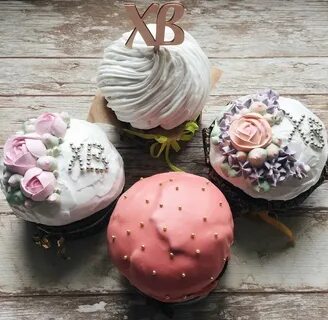 Цветы из безе на кулич