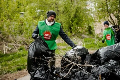Волонтеры собирают
