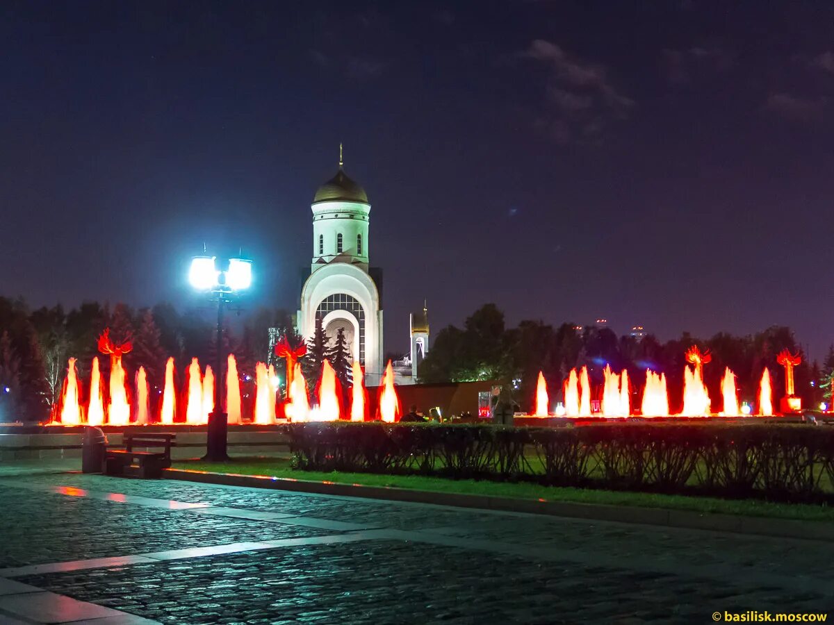 Москва метро на поклонной горе. Поклонная гора в Москве. Парк Победы Москва. Москва парк Победы парк Победы. Поклонная гора часы.