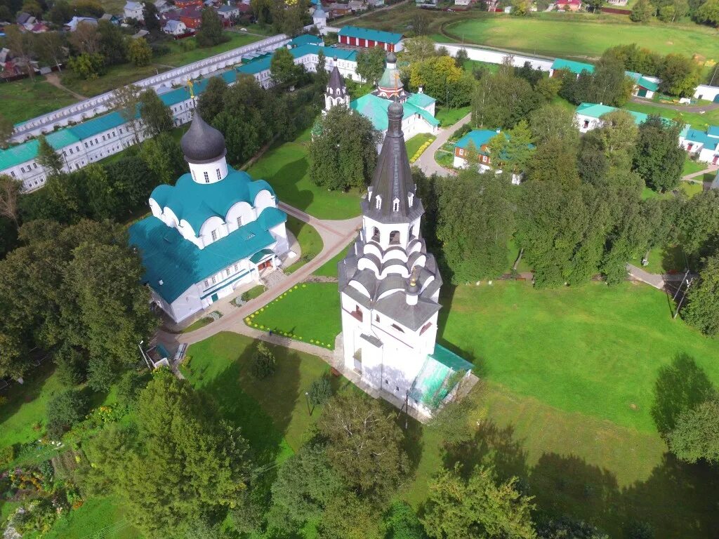 Монастырь в александрове. Успенский монастырь (Александров). Успенский монастырь города Александров Владимирской обл. Женский монастырь в Александрове Владимирской области. Распятская Церковь-колокольня Александровский Кремль.