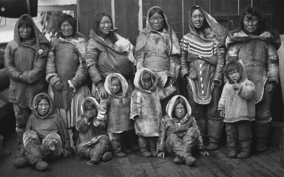 Эскимосы и алеуты. Жители Аляски алеуты. Аляска Эскимосы. Инуиты на Аляске.