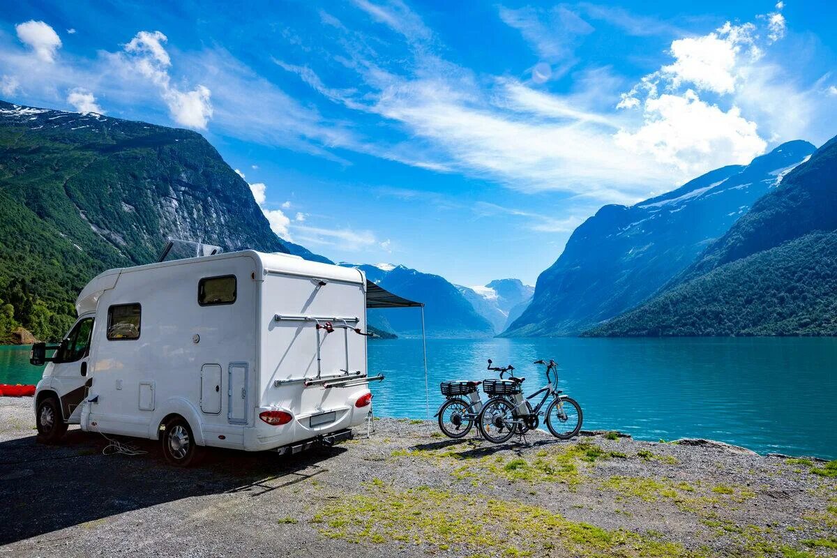 Travel camping. Автодом Camper 1990. Автодом RV Camper. Караванинг в Норвегии. Караванинг туризм.