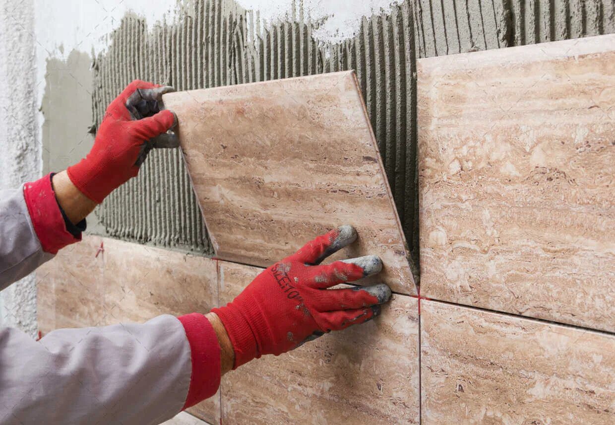 Плитка на бетонную стену. Облицовка поверхности плиткой. Укладка керамической плитки на стену. Облицовка стен керамической плиткой. Керамическая плитка наружная отделка стен.