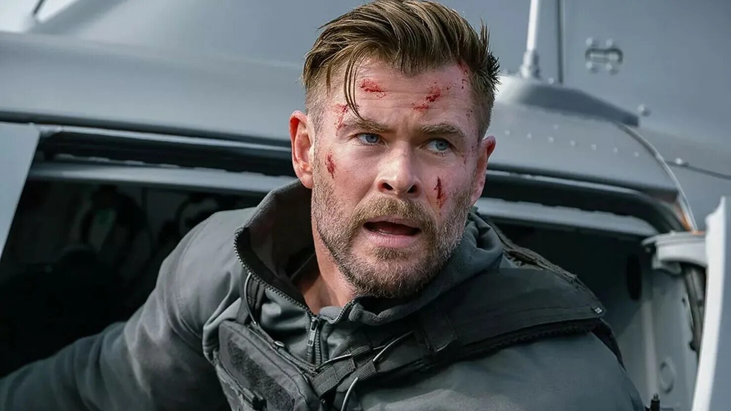 Chris Hemsworth Extraction 2. Операция по спасению 2 трейлер