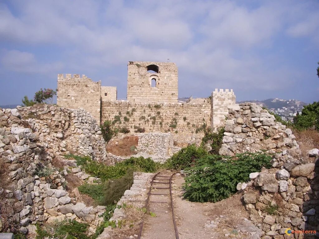 Библ в какой стране. Ливан Библос крепость. Библос древний город Ливан. Замок крестоносцев в Библос. Библос крепость крестоносцев 12 века Ливан.