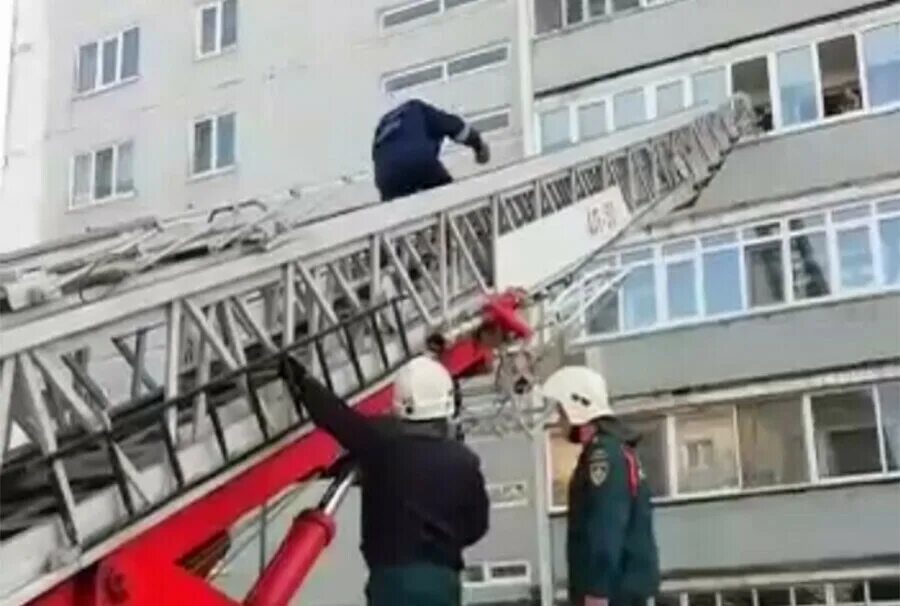 Спасатели спасли девочку