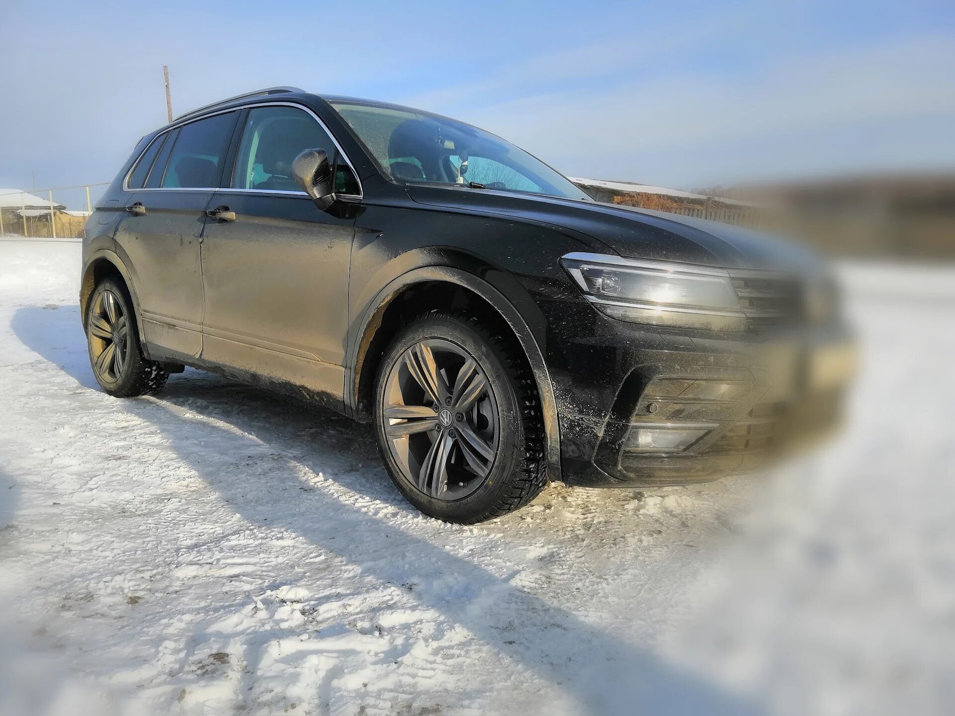 Volkswagen tiguan шины. 235/65/17 Tiguan 2. Volkswagen Tiguan II 2022 шины зимой. Volkswagen Tiguan II 2018 16 шины зимой. Volkswagen Tiguan II 2022 шины зимой снег.