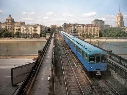 Москва река станция метро