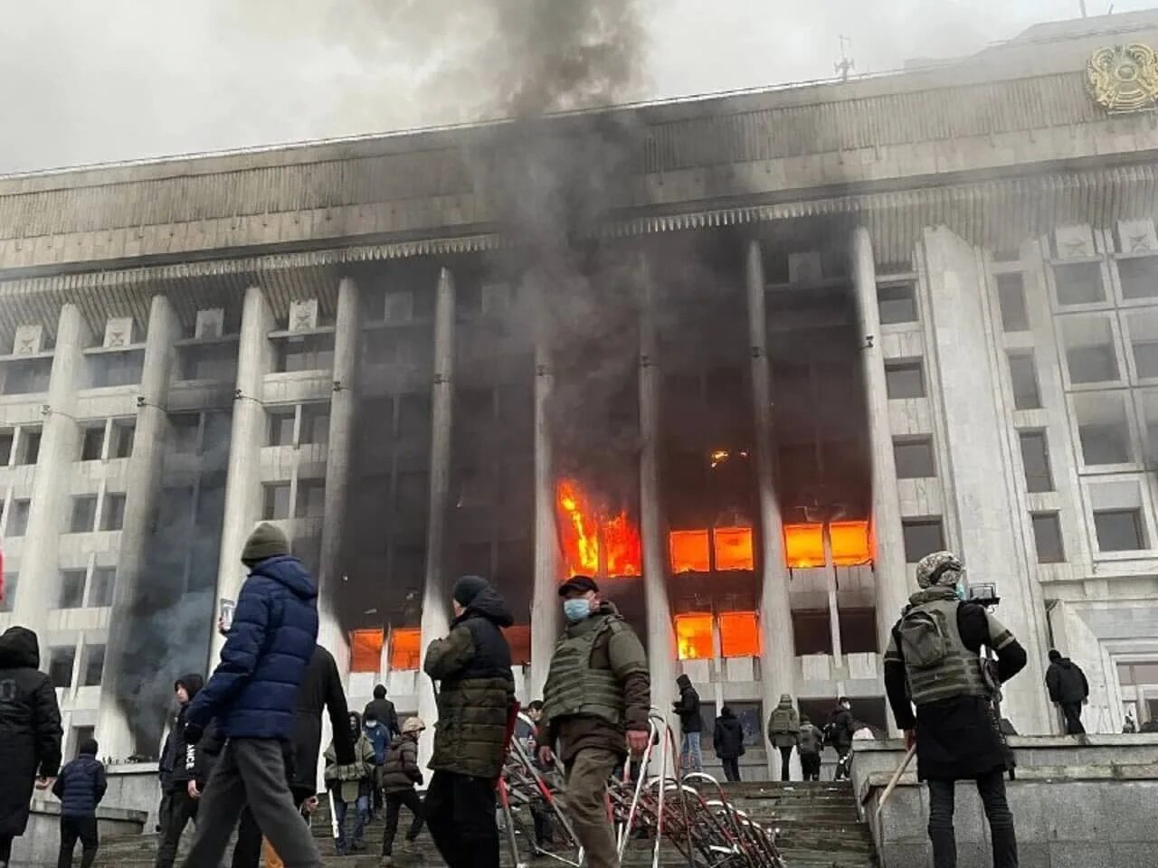 Массовые беспорядки ук. Алматы протесты 2022. Алматы митинг 2022. Алма Ата протесты. Беспорядки в Казахстане 2022.