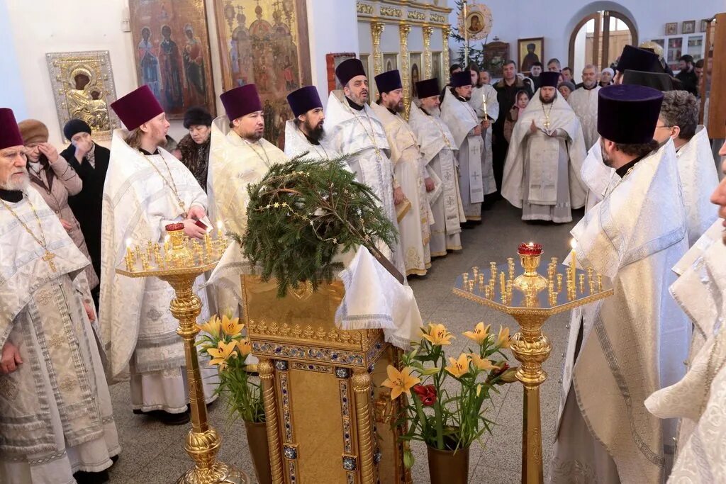 Храм Бужаниново настоятель. Никольский храм с.Озерецкое Сергиево-Посадской епархии. Село Бужаниново Сергиево-Посадского района.