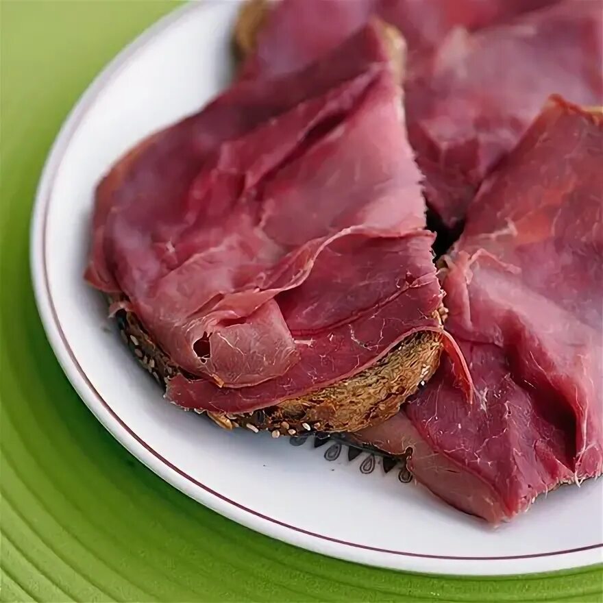 Колбаса конская сыровяленая казылык. Конина. Билтонг мясо. Вяленая конина. Конина вяленая копченая.
