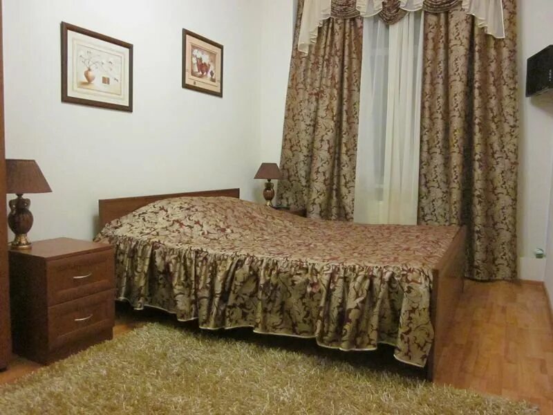 Гостиница визит кингисепп. Гостиница айно петрозаводск. Гостиница мега кингисепп. Квартиры посуточно реклама фото. Распутин массажный салон курган.