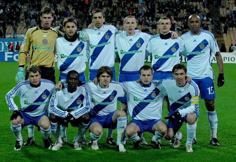 Фк 2000 состав. Фк динамо киев 2008. динамо киев 1999. форма динамо киев 2007. динамо киев 2000.