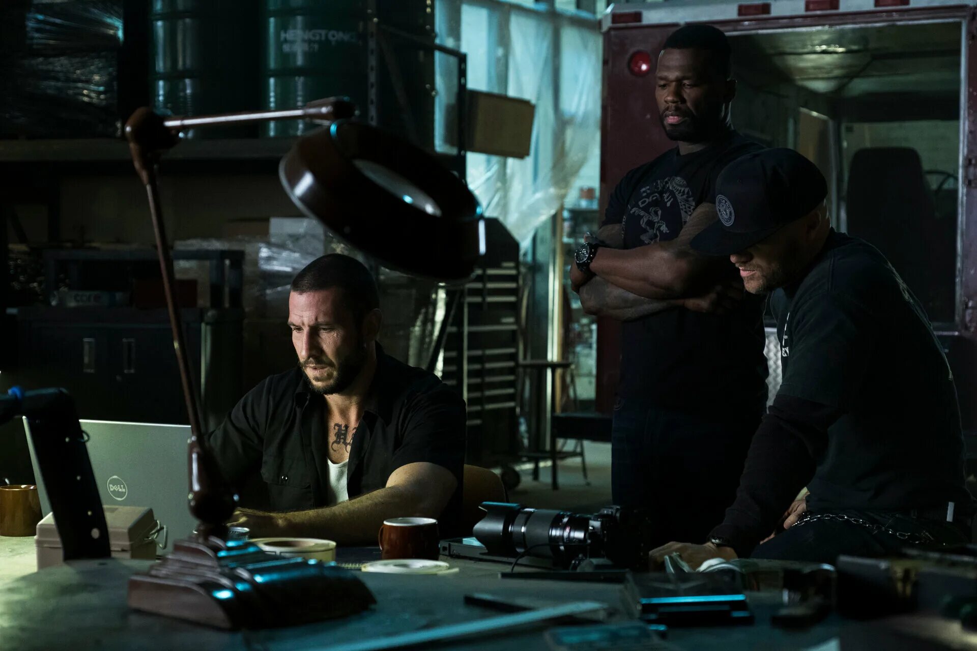 пабло шрайбер охота на воров. брайан ван холт охота на воров. 50 cent в фильме охота на воров. боевик охота 2018. охота на воров фильм 2018.