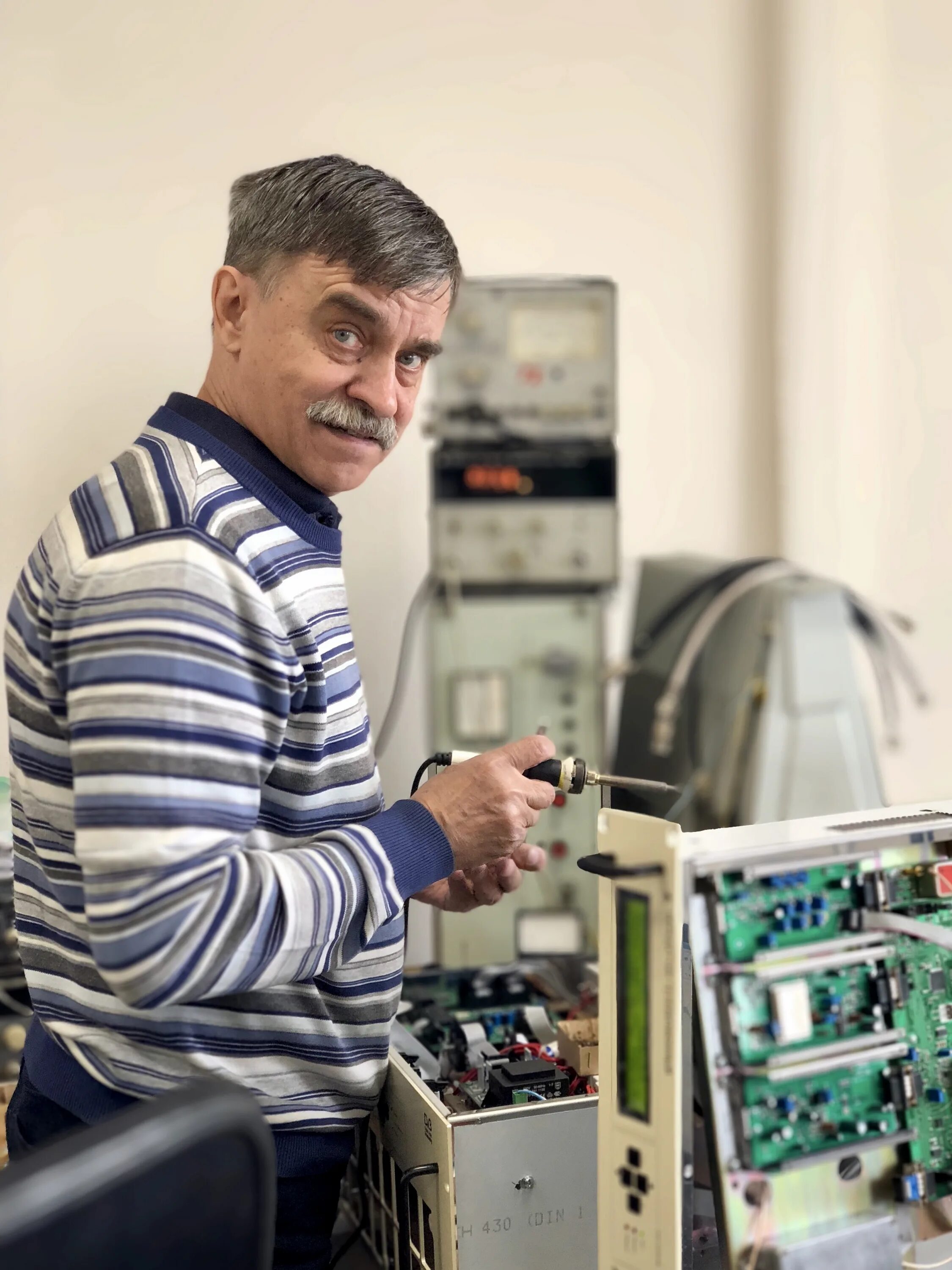 Окб альфа. Окб альфа. Окб альфа радиовещательный. Окб альфа. Fm передатчик рц500.