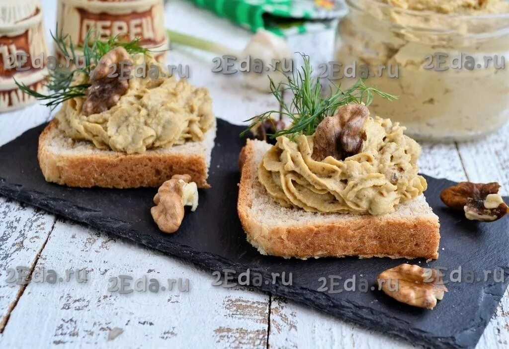 Паштет из яиц рецепты. Паштет из яиц и грецких орехов.. паштет из яиц с орехами. тапас с паштетом из куры и грецким орехом. яйца с паштетом мыши.