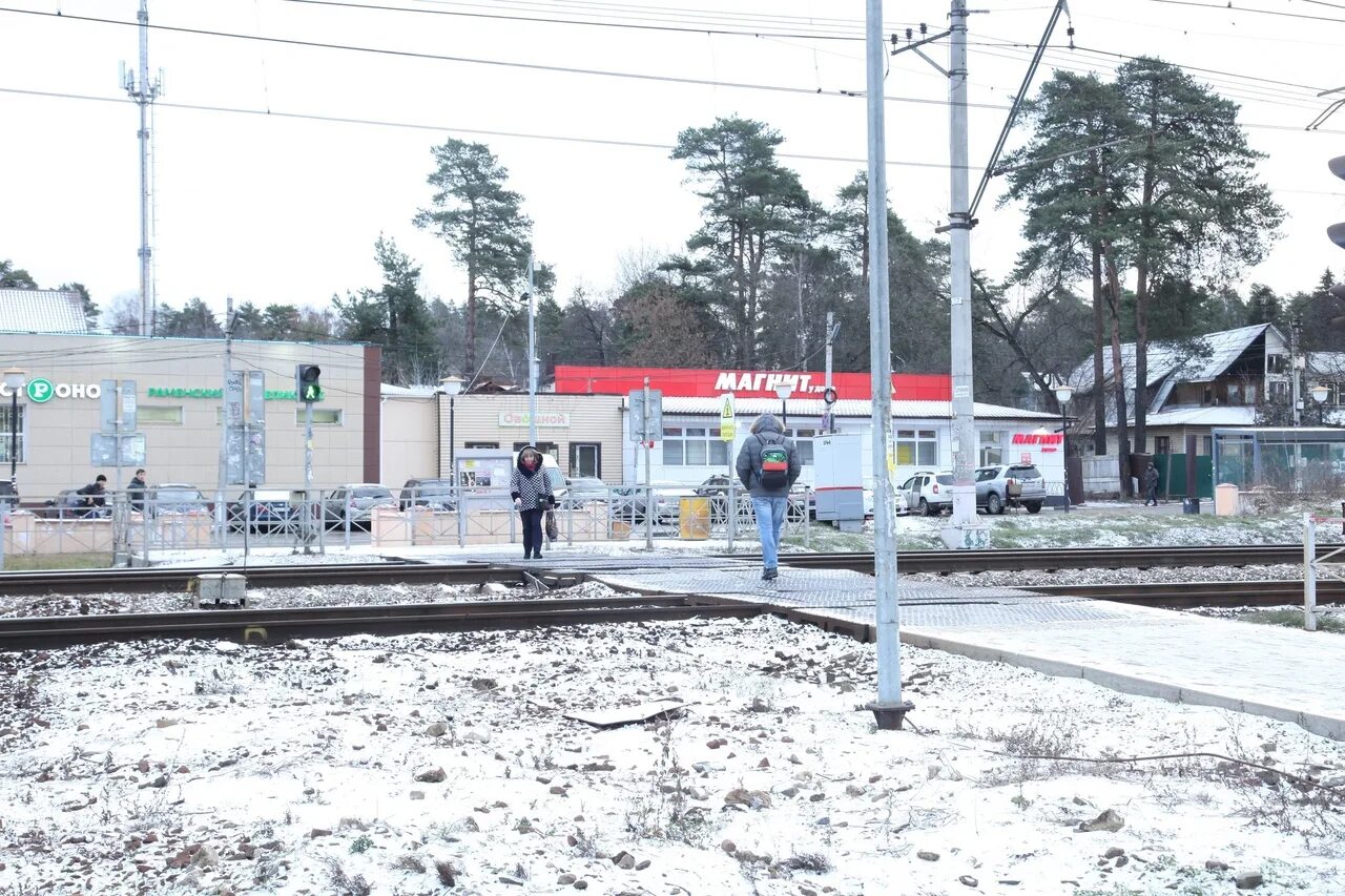 Железнодорога сша. Поезда россии 2023. Станция свердловск сортировочный. Поезд калина красная бийск. Жд через керченский мост.