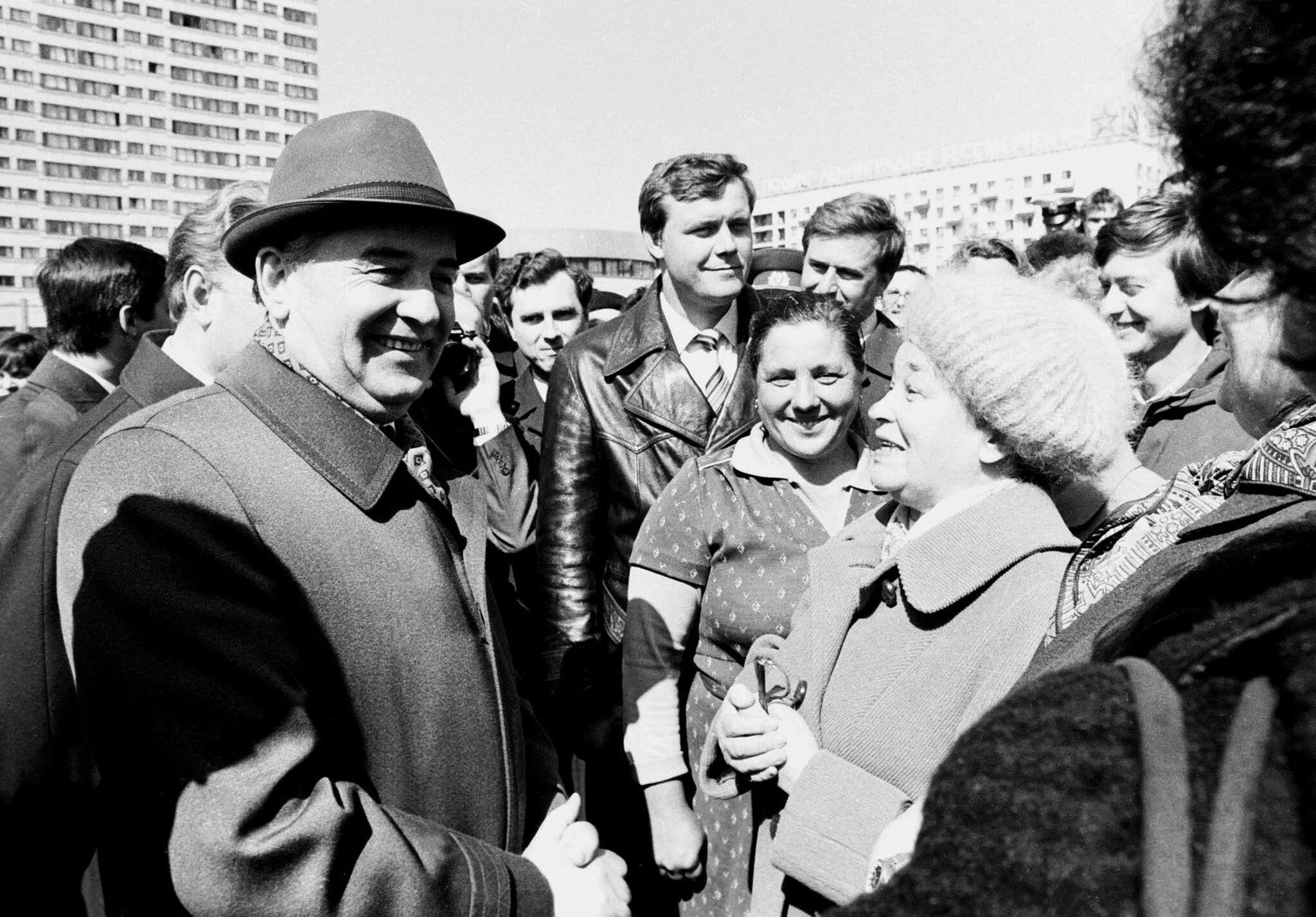 Забыть перестройка. Горбачев 1985. Горбачев в Ленинграде 1985.