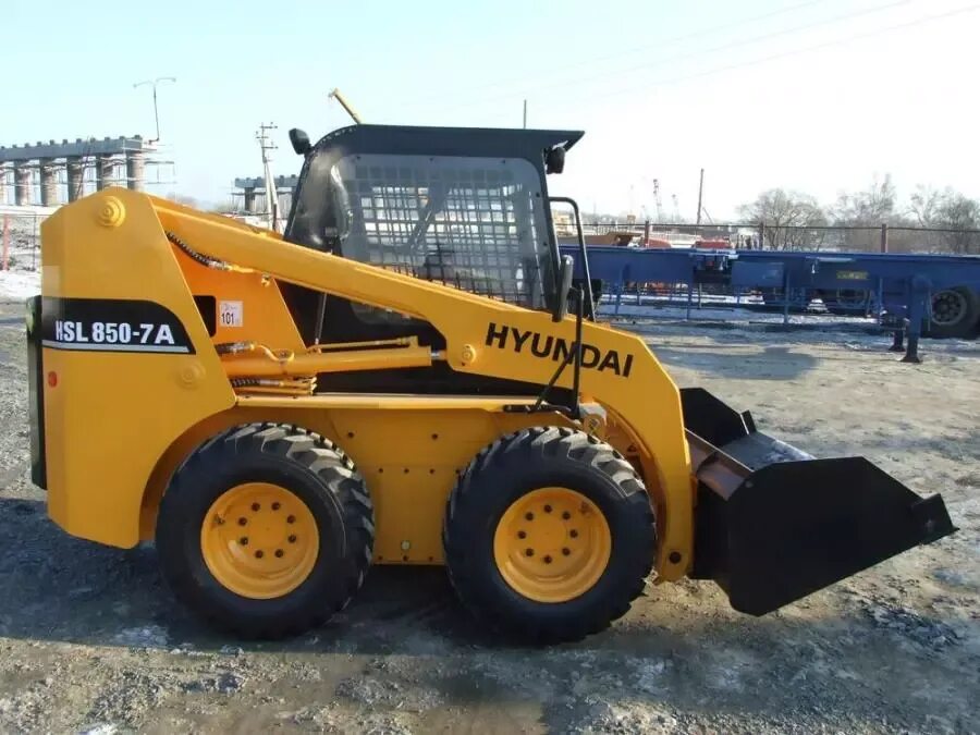 Экскаватора погрузчик нижний новгород. Hyundai hsl850-7a. Мини-погрузчик Hyundai hsl850. Мини погрузчик Хендай hsl850-7a. Погрузчик фронтальный Hyundai HSL.850-7.