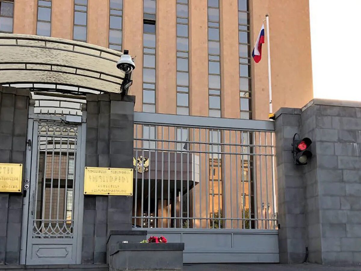 Российское посольство в армении ереване. Посольство сша в ереване. Посольство армении ереване. Посольство украины в ереване. Американское посольство в армении.